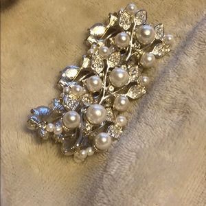 Faux pearl silver bracelet